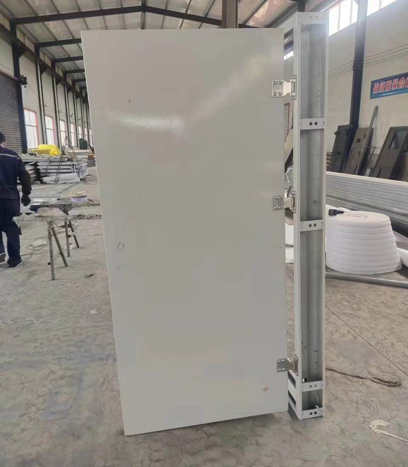 �����ܱ���